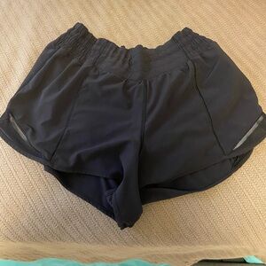 black lulu high waisted shorts 2.5 inch size 6